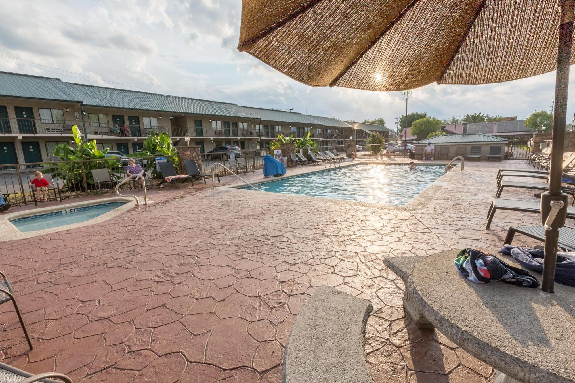 Mountain Breeze Motel Pigeon Forge Eksteriør bilde